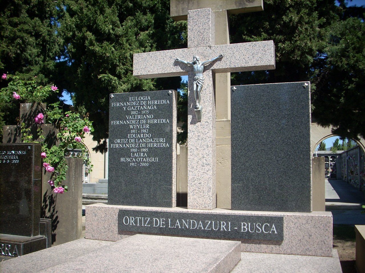 Eduardo Ortiz de Landazuri's tomb, Pamplona, Spain (5).JPG